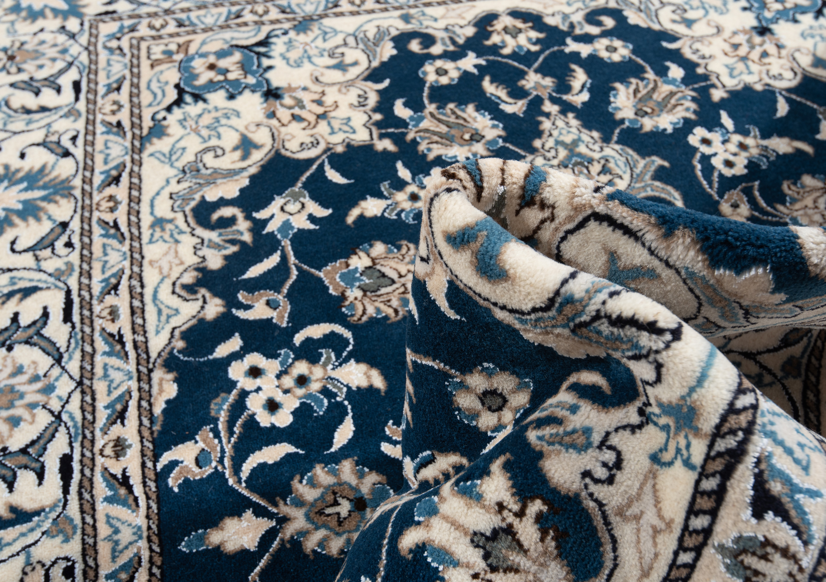 Héritage Millénaire des Tapis Persans : Art et Tradition